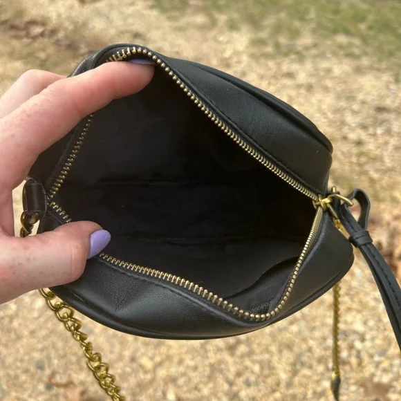 Black Quilted Crossbody purse - Picture 5 of 6
